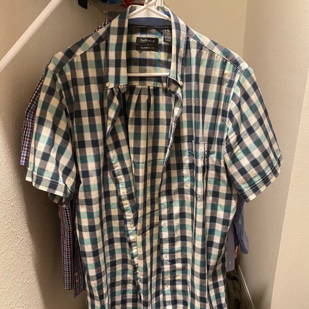 Van Heusen Checkered Dress Shirt | Short Sleeve | 15/15.5 Medium